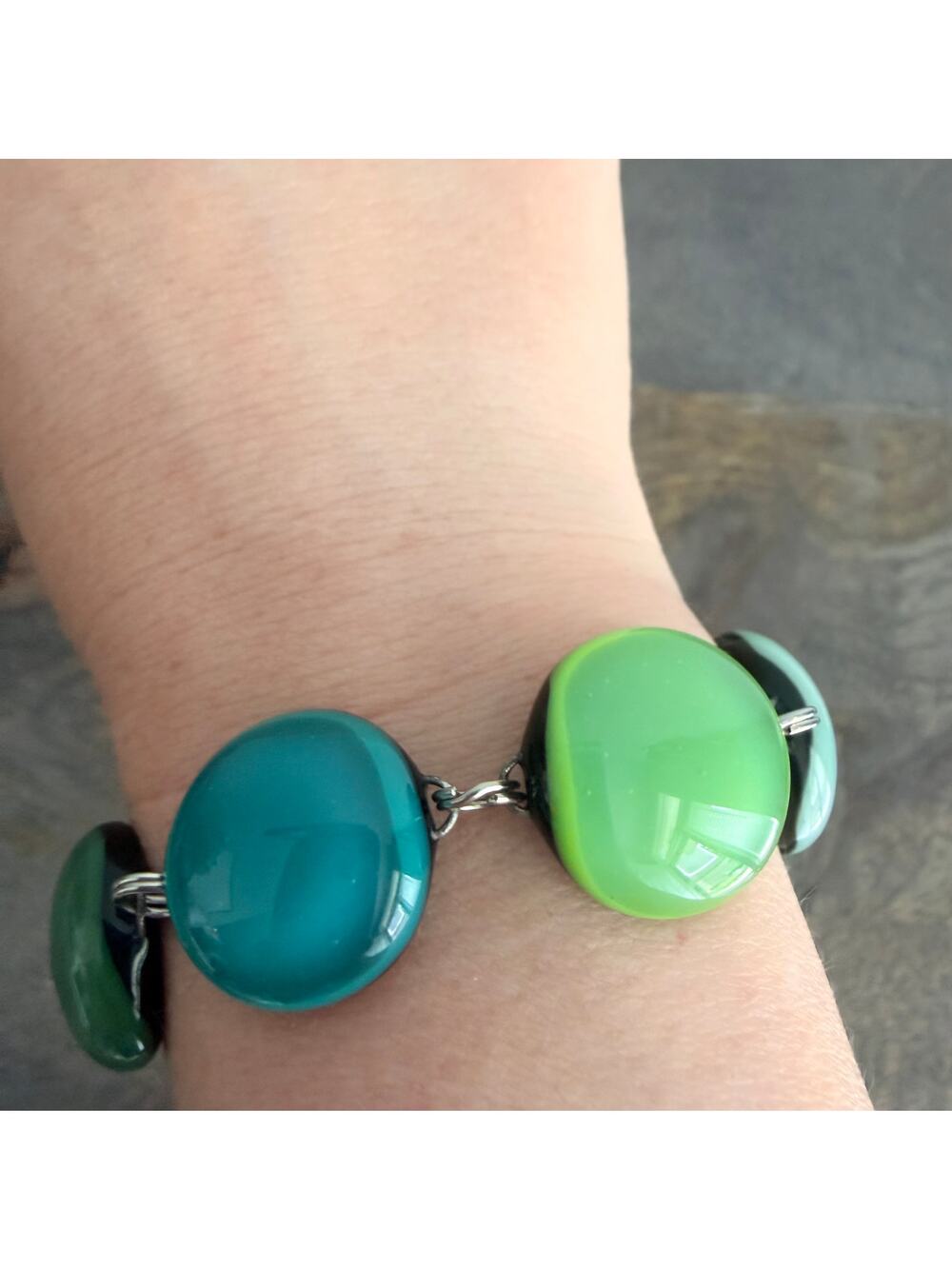Green glass beaded t-clasp signed artisan made bracelet